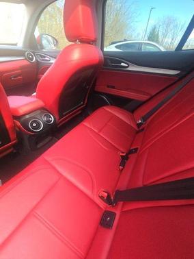 2019 Alfa Romeo Stelvio Sport