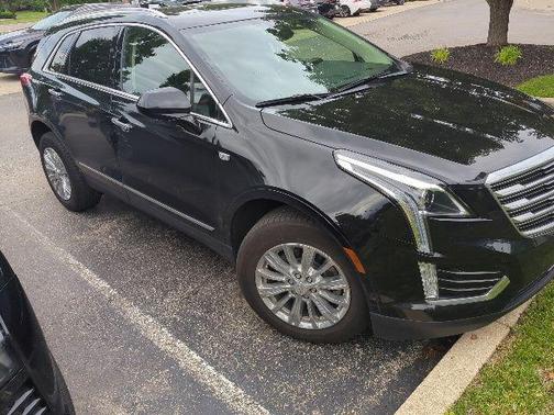 Stellar Black Metallic 2019 Cadillac XT5 Luxury