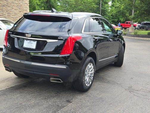 Stellar Black Metallic 2019 Cadillac XT5 Luxury