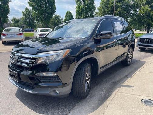 Crystal Black Pearl 2017 Honda Pilot Touring