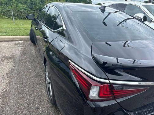 Obsidian 2024 Lexus ES 300h Ultra Luxury