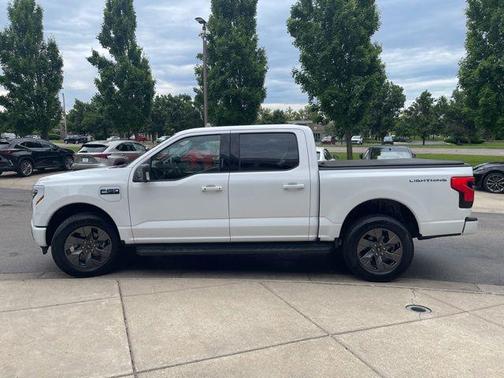 Oxford White 2024 Ford F-150 Lightning Flash