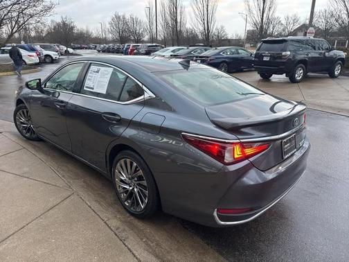 2025 Lexus ES 300h Luxury