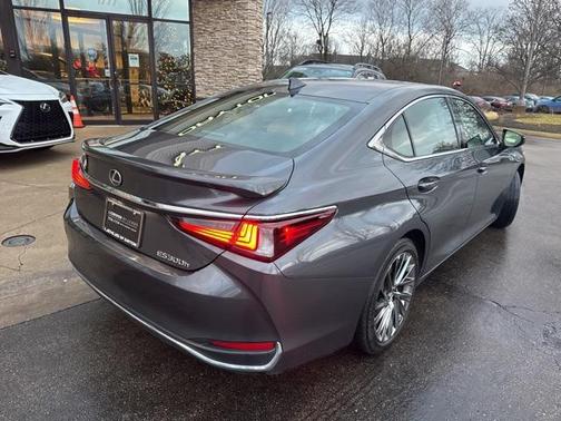 2025 Lexus ES 300h Luxury