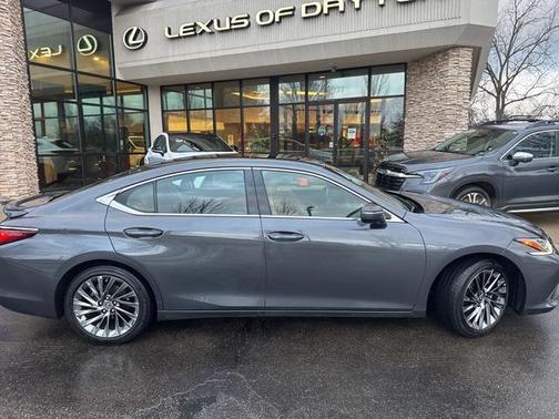 2025 Lexus ES 300h Luxury