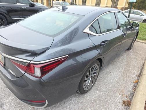 2025 Lexus ES 300h Luxury