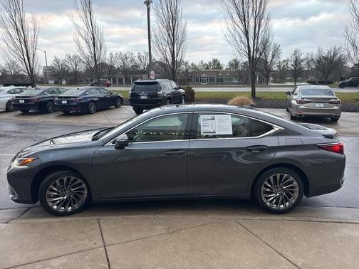 2025 Lexus ES 300h Luxury