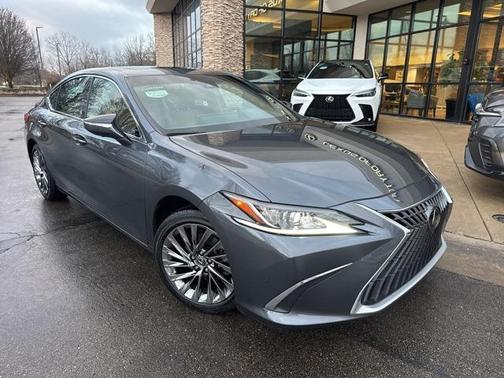 2025 Lexus ES 300h Luxury