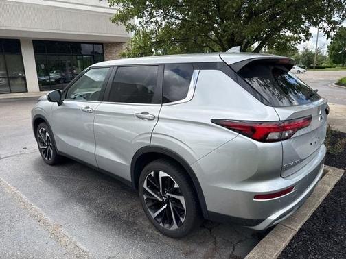 2022 Mitsubishi Outlander SE
