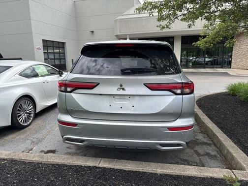 2022 Mitsubishi Outlander SE