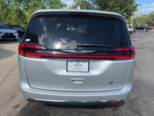 2022 Chrysler Pacifica Hybrid Touring L