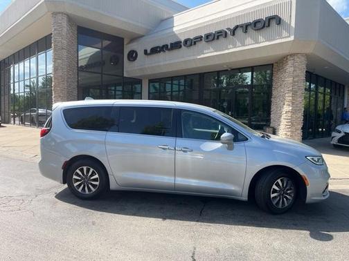 2022 Chrysler Pacifica Hybrid Touring L