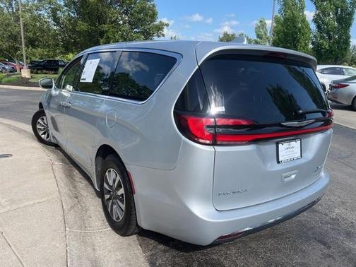 2022 Chrysler Pacifica Hybrid Touring L