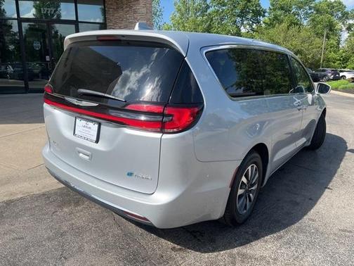 2022 Chrysler Pacifica Hybrid Touring L