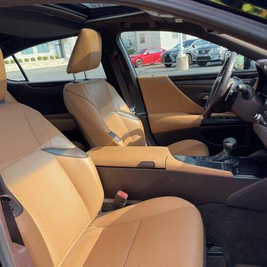 2021 Lexus ES 300h Base