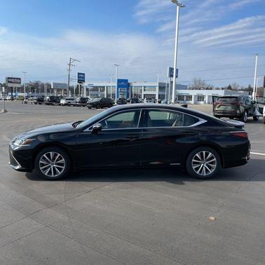 2021 Lexus ES 300h Base