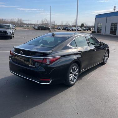 2021 Lexus ES 300h Base