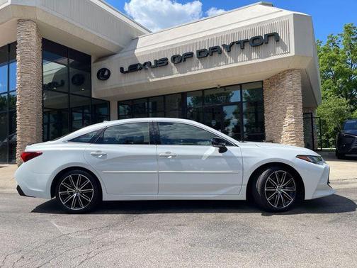 Wind Chill Pearl 2019 Toyota Avalon Touring