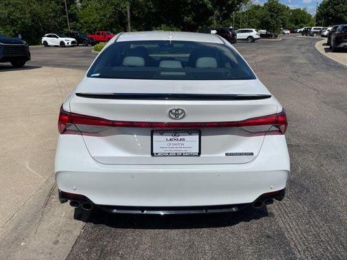 Wind Chill Pearl 2019 Toyota Avalon Touring