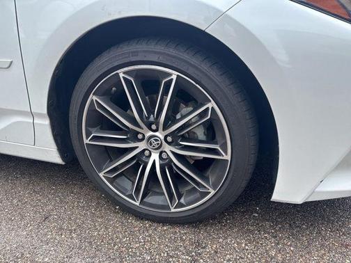 Wind Chill Pearl 2019 Toyota Avalon Touring