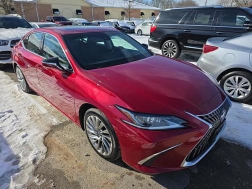 2022 Lexus ES 300h Luxury