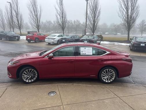 2022 Lexus ES 300h Luxury