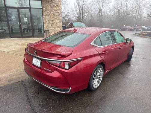 2022 Lexus ES 300h Luxury