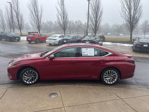 2022 Lexus ES 300h Luxury