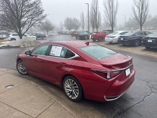 2022 Lexus ES 300h Luxury