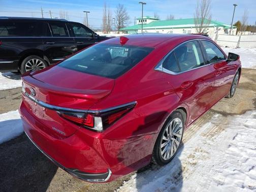 2022 Lexus ES 300h Luxury