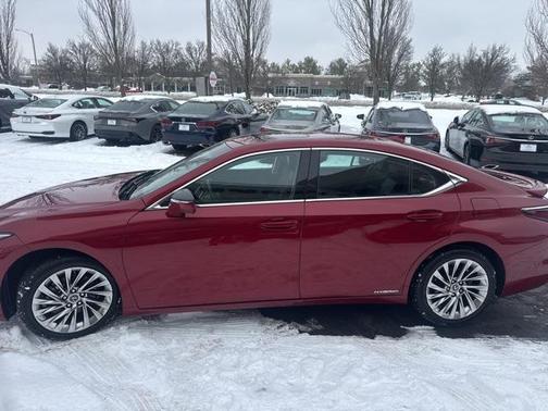 2022 Lexus ES 300h Luxury