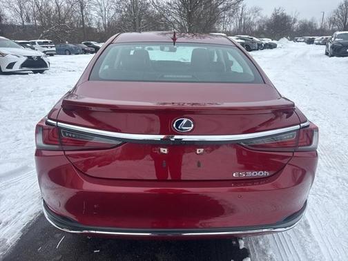 2022 Lexus ES 300h Luxury