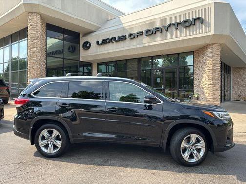 Midnight Black Metallic 2019 Toyota Highlander Limited