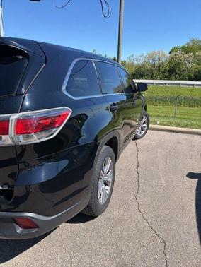 Attitude Black Metallic 2015 Toyota Highlander LE Plus