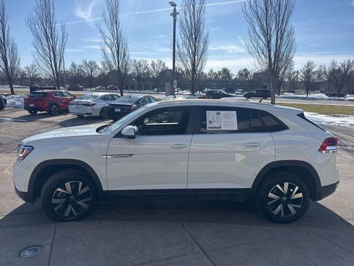 Pure White 2023 Volkswagen Atlas Cross Sport 2.0T SE