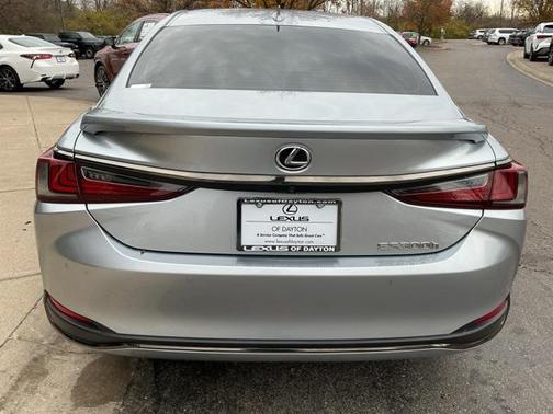2023 Lexus ES 300h F SPORT Handling