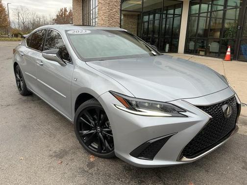 2023 Lexus ES 300h F SPORT Handling