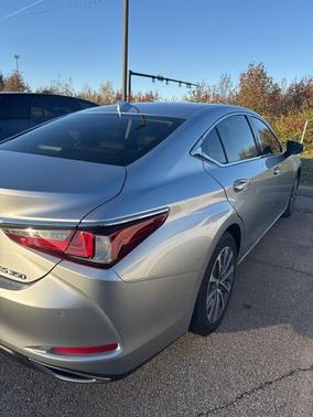 2023 Lexus ES 350 Base