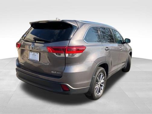 Predawn Gray Mica 2019 Toyota Highlander XLE