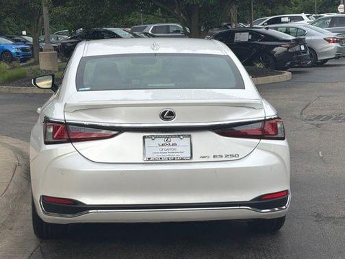 White Pearl 2023 Lexus ES 250 Base