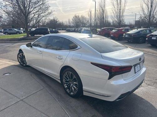 Quartz 2021 Lexus LS 500 Base