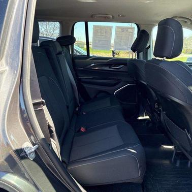 2022 Jeep Grand Cherokee Laredo