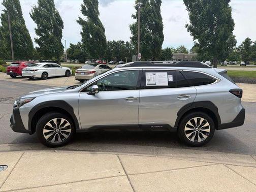 Ice Silver Metallic 2025 Subaru Outback Touring