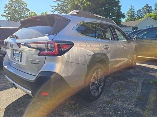 Ice Silver Metallic 2025 Subaru Outback Touring