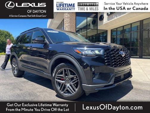Black Metallic 2025 Ford Explorer ST-Line