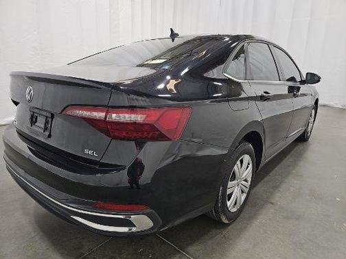 Deep Black Pearl 2022 Volkswagen Jetta 1.5T SEL