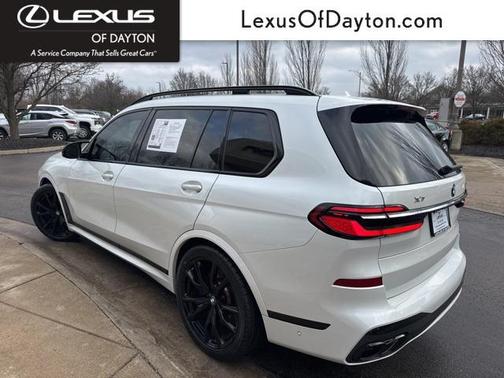 2023 BMW X7 M60i