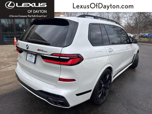 2023 BMW X7 M60i