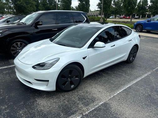 Pearl White Multi-Coat 2023 Tesla Model 3 Standard Range