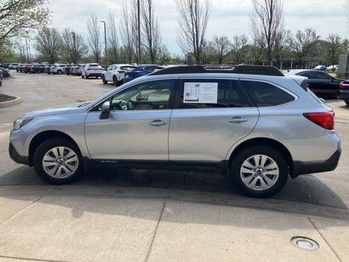 Ice Silver Metallic 2018 Subaru Outback 2.5i Premium